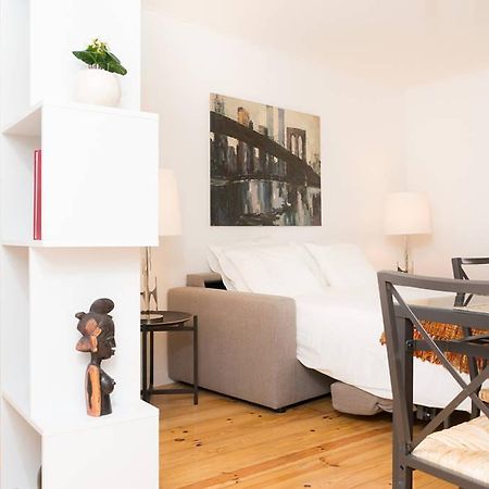 Beautiful Studio In Historic Alfama Лиссабон Номер фото