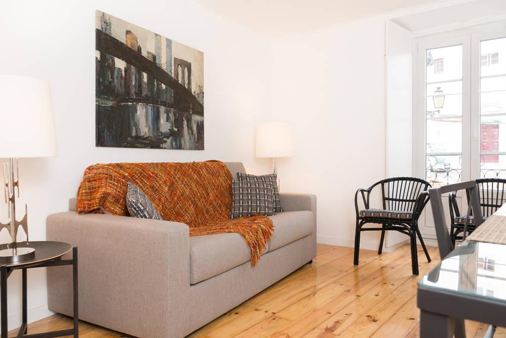 Beautiful Studio In Historic Alfama Лиссабон Номер фото