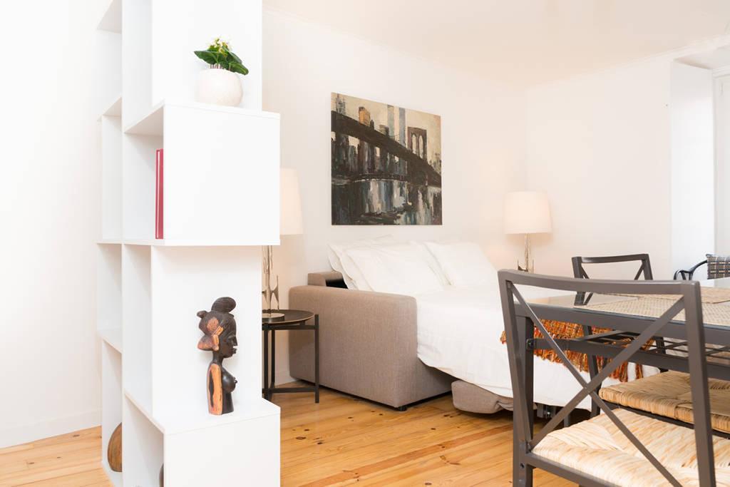 Beautiful Studio In Historic Alfama Лиссабон Номер фото